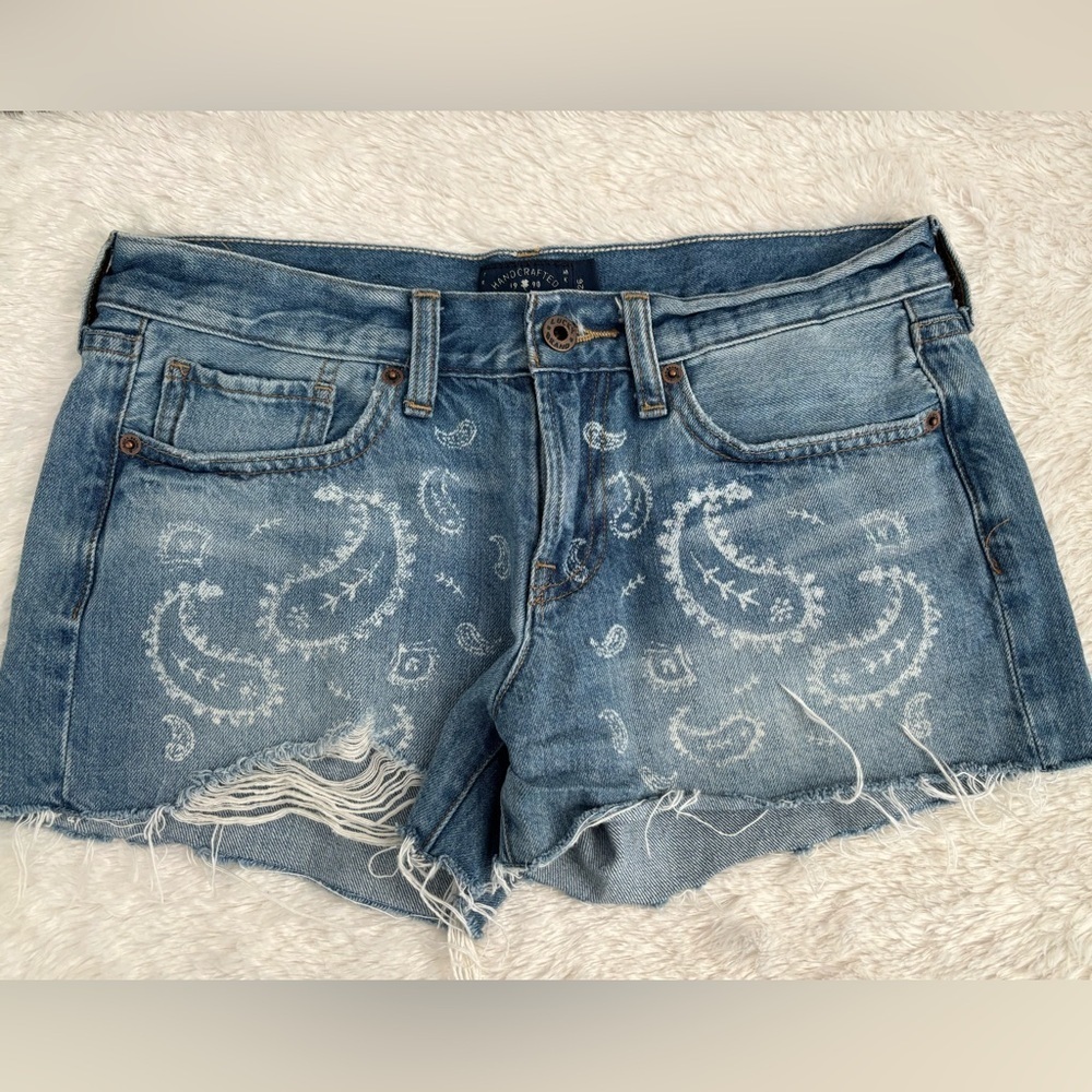 LUCKY BRAND Blue Paisley Distressed Denim Cut Off Shorts 2/26